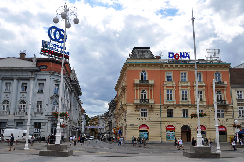 Trg bana Jelačića. pogled prema praškoj ulici 2011. godine